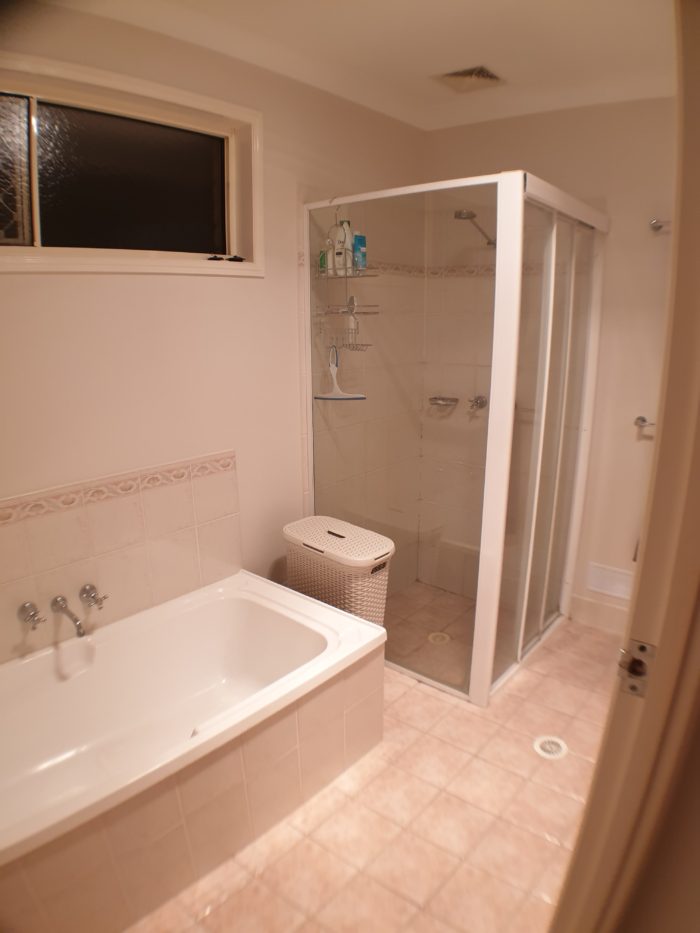 Ken Mckay Homes - ALBANY CREEK BATHROOM