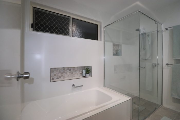 Ken Mckay Homes - ALBANY CREEK BATHROOM