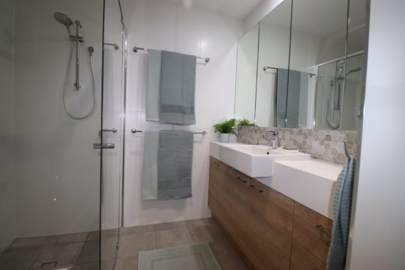 Ken Mckay Homes - ALBANY CREEK BATHROOM